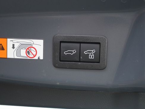 Used 2025 Toyota Prius Limited image 16