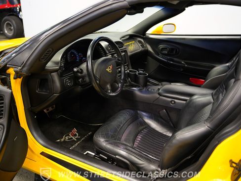Used 2004 Chevrolet Corvette Convertible w/ Preferred Equipment Group RWD image 4