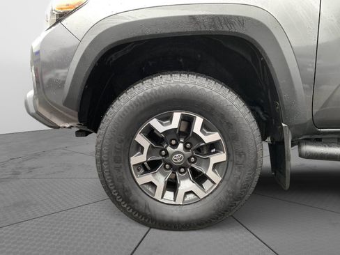 Used 2019 Toyota Tacoma TRD Off-Road image 9