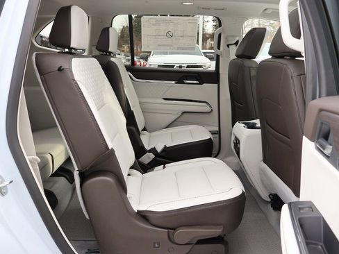 New 2026 GMC Acadia Denali w/ Super Cruise Package image 37