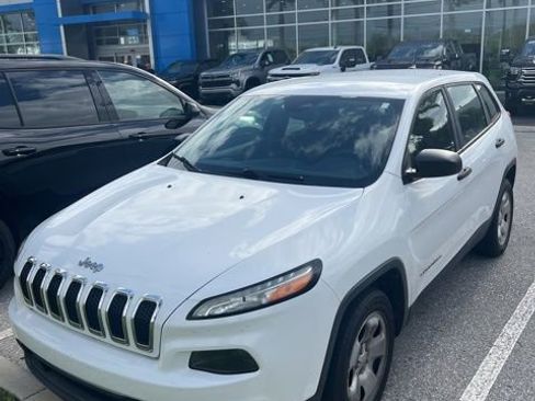 Used 2015 Jeep Cherokee Sport image 1
