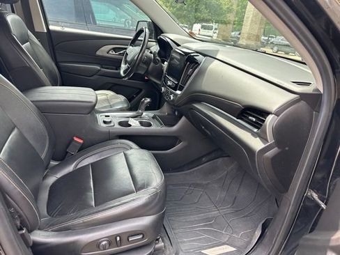 Used 2020 Chevrolet Traverse RS AWD/4WD image 32
