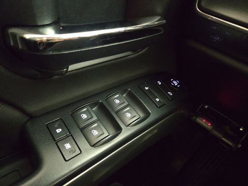 Used 2018 Chevrolet Silverado 1500 LT w/ All Star Edition image 29