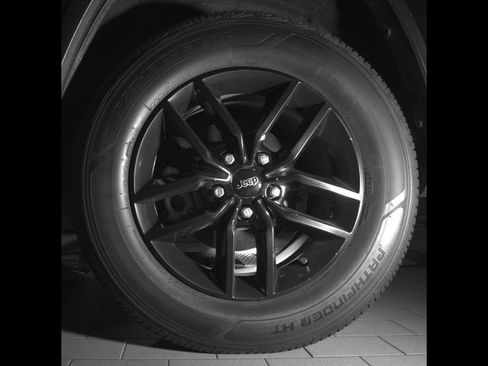 Used 2018 Jeep Grand Cherokee Limited w/ Trailer Tow Group IV image 11