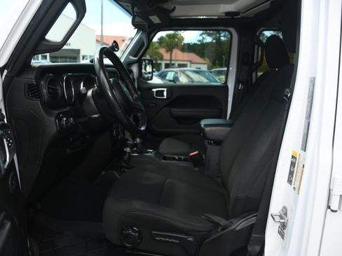 Used 2022 Jeep Gladiator Sport AWD/4WD image 7