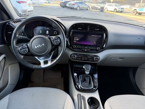 Used 2023 Kia Soul EX image 14