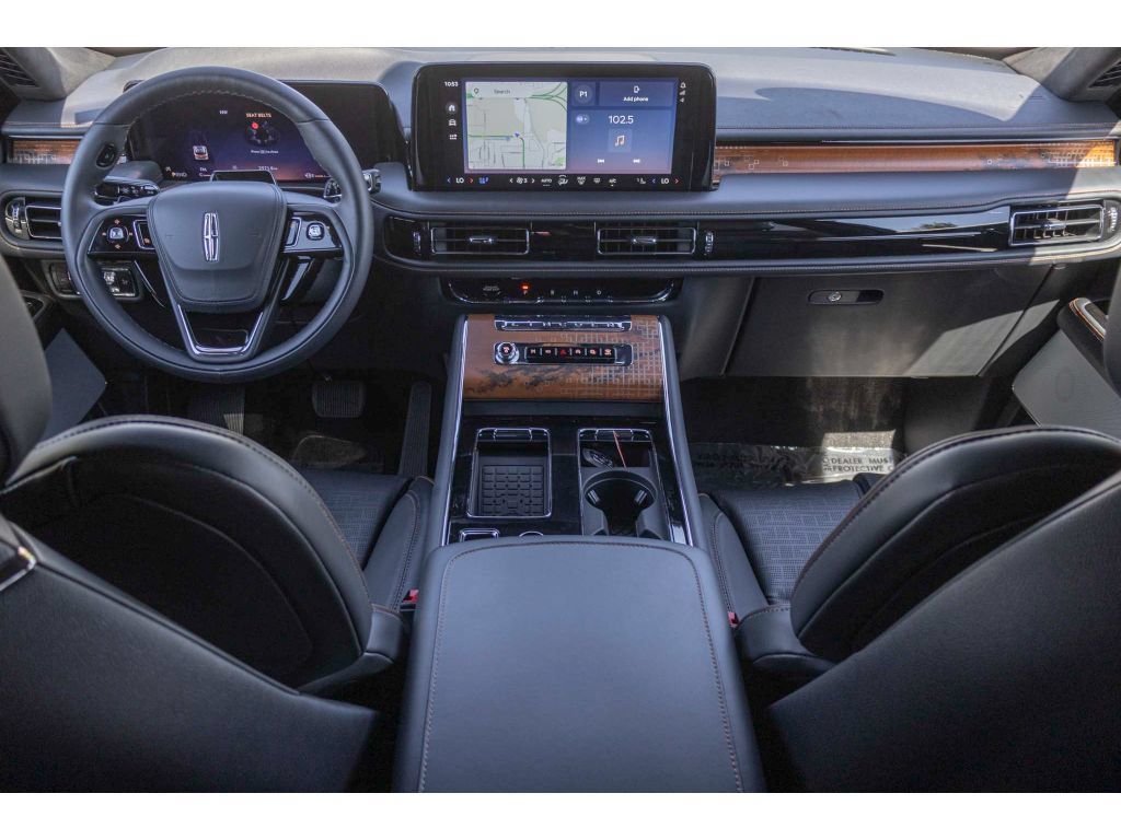 Used 2025 Lincoln Aviator Black Label w/ Jet Appearance Package AWD/4WD image 12