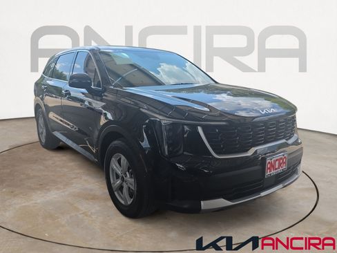 Certified 2025 Kia Sorento LX FWD image 1
