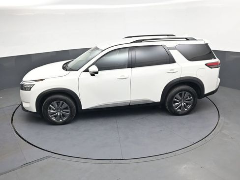 Used 2025 Nissan Pathfinder SV AWD/4WD image 40