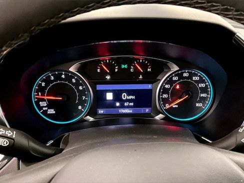 Used 2023 Chevrolet Equinox Premier image 26