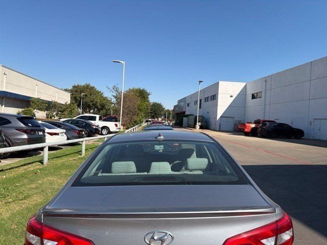 Used 2017 Hyundai Sonata SE FWD image 3