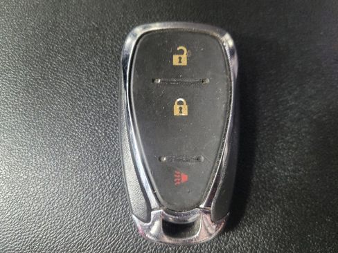 Used 2021 Chevrolet Equinox LS FWD image 32