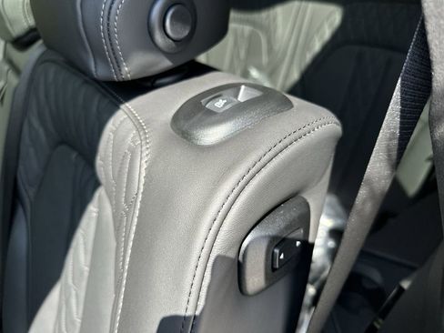 Used 2025 BMW X7 M60i image 50