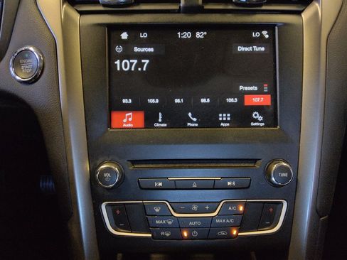 Used 2018 Ford Fusion SE w/ Fusion SE Technology Package FWD image 25