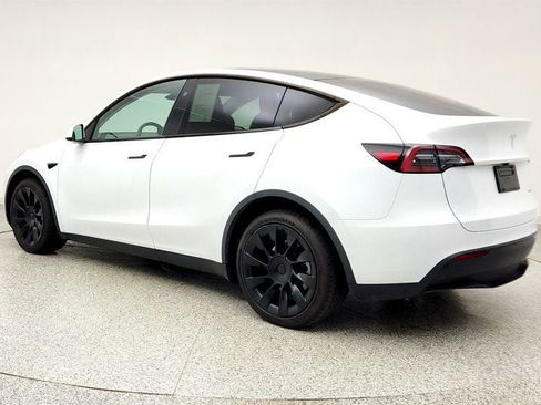 Used 2024 Tesla Model Y Long Range image 7