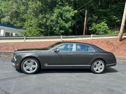 Used 2011 Bentley Mulsanne RWD image 2