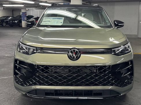 New 2026 Volkswagen Tiguan SE R-Line AWD/4WD image 33