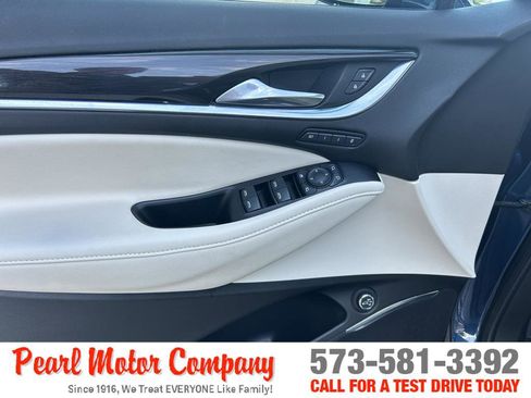 Used 2023 Buick Enclave Premium AWD/4WD image 9