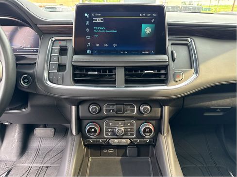 Used 2024 Chevrolet Tahoe Z71 w/ Luxury Package AWD/4WD image 20