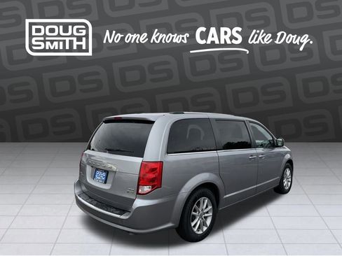 Used 2019 Dodge Grand Caravan SXT image 5