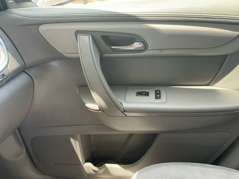 Used 2016 Chevrolet Traverse LS FWD image 15