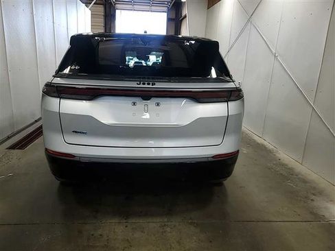 Used 2024 Jeep Wagoneer Launch Edition image 5