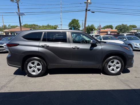 Used 2023 Toyota Highlander LE AWD/4WD image 8