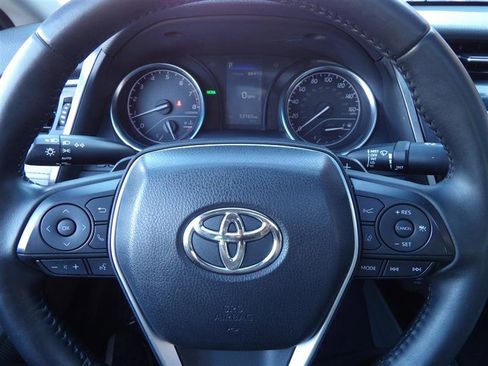 Used 2018 Toyota Camry SE image 16