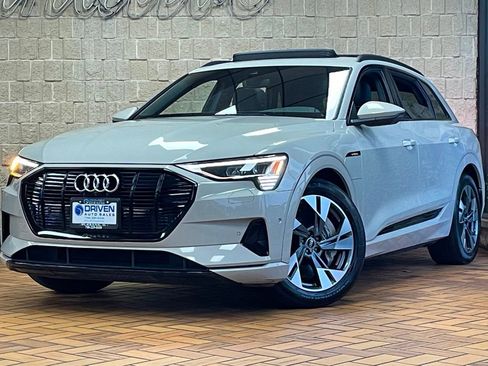 Used 2022 Audi e-tron Premium w/ Convenience Plus Package image 2