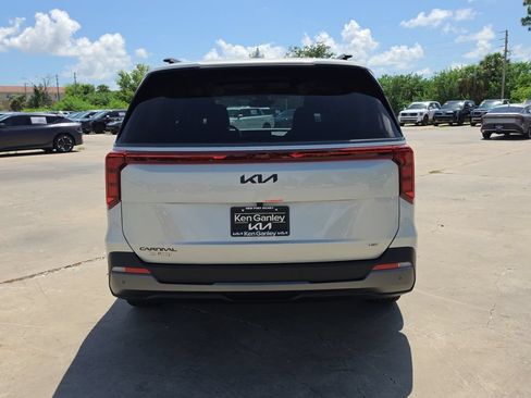 New 2027 Kia Carnival SX w/ Dark Edition Package FWD image 6