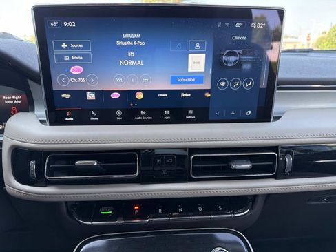 Certified 2022 Lincoln Nautilus FWD w/ Premium Package image 32