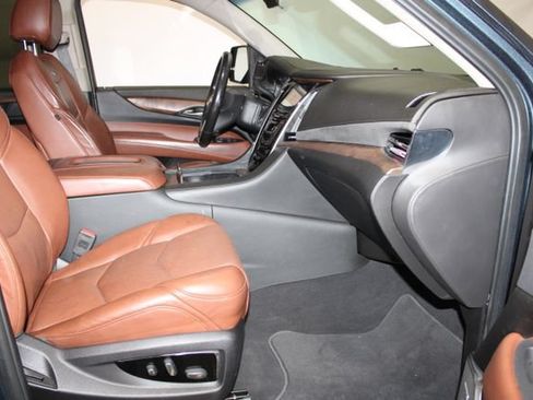 Used 2019 Cadillac Escalade Premium Luxury AWD/4WD image 14