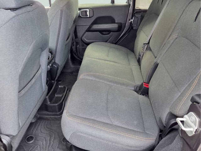 Used 2025 Jeep Wrangler Unlimited Sahara AWD/4WD image 13