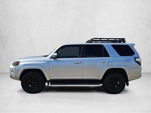 Used 2022 Toyota 4Runner SR5 Premium AWD/4WD image 9