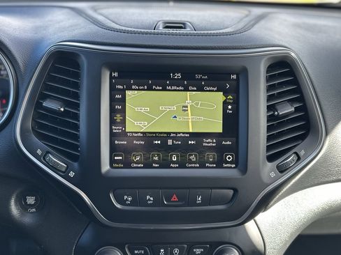 Used 2023 Jeep Cherokee Altitude Lux image 20