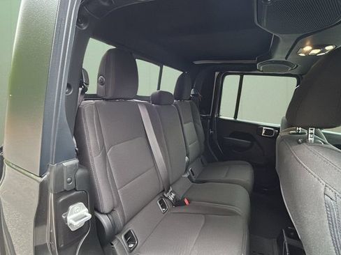 Used 2023 Jeep Gladiator Sport AWD/4WD image 23