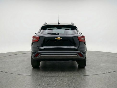 Used 2025 Chevrolet Trax LT FWD image 7