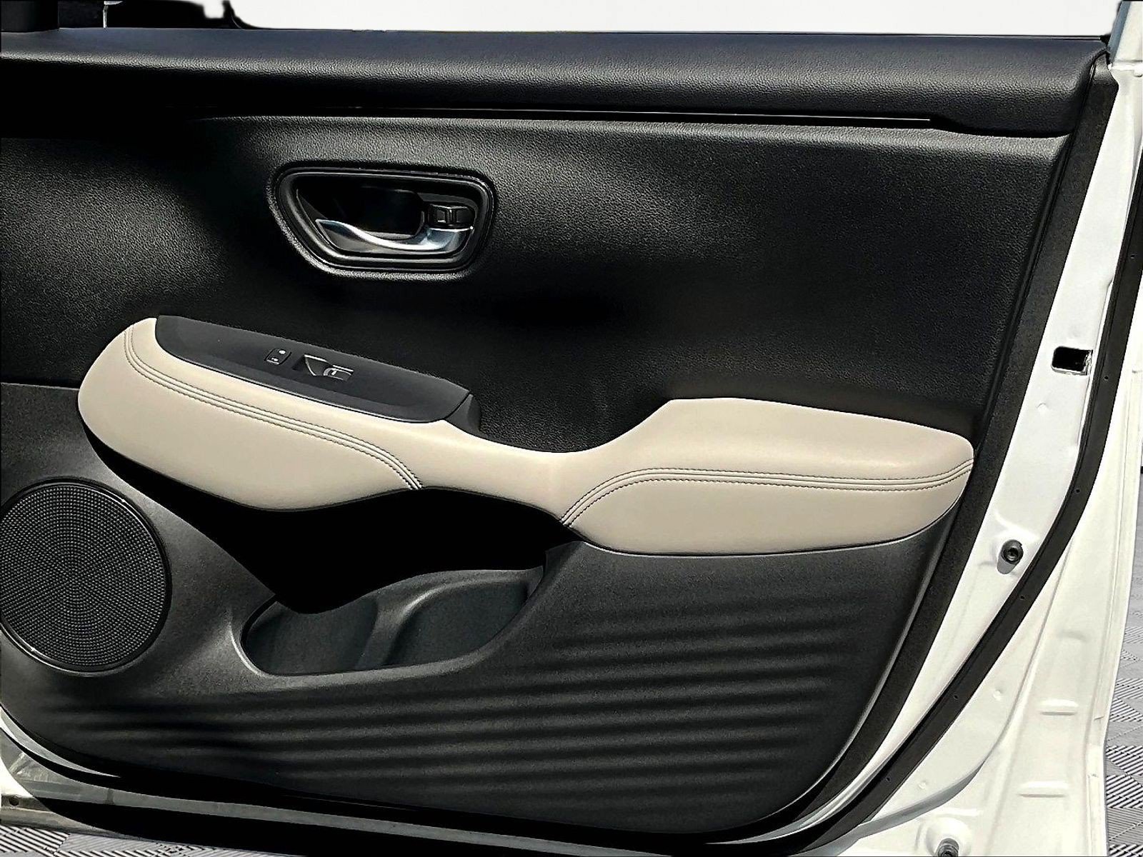 Used 2023 Honda HR-V EX-L image 28