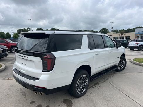 Used 2025 Chevrolet Suburban Z71 AWD/4WD image 9
