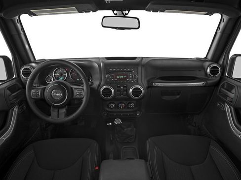 Used 2016 Jeep Wrangler Unlimited Sahara w/ Connectivity Group AWD/4WD image 11