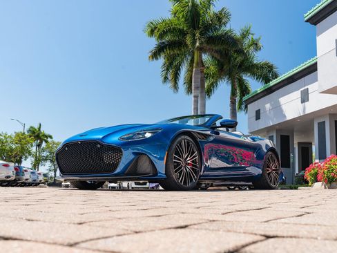 Used 2022 Aston Martin DBS Superleggera Volante RWD image 13