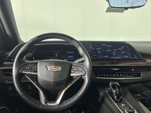 Used 2023 Cadillac Escalade Premium Luxury image 9