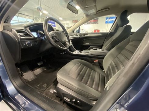 Used 2018 Ford Fusion SE w/ Fusion SE Technology Package image 8