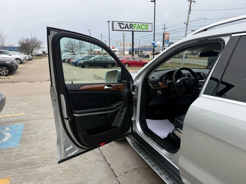 Used 2014 Mercedes-Benz GL 550 4MATIC image 18