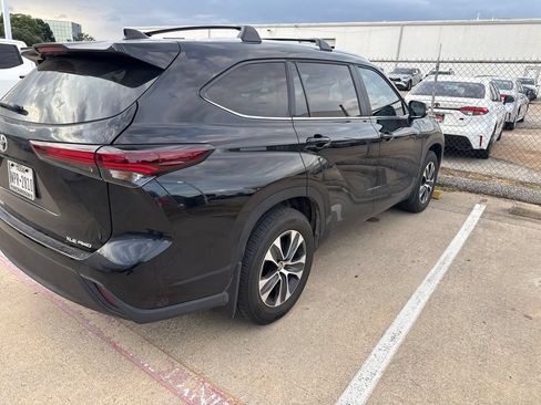 Used 2026 Toyota Highlander XLE AWD/4WD image 3
