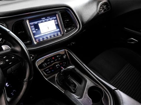 Used 2017 Dodge Challenger R/T image 21