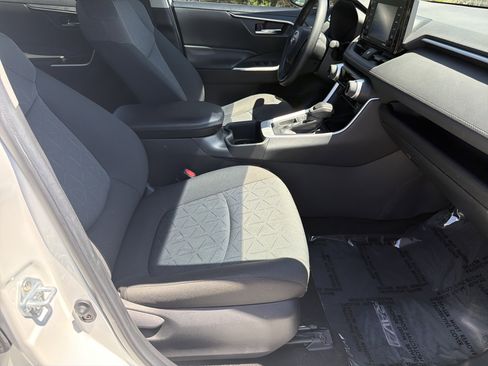 Used 2022 Toyota RAV4 XLE image 15