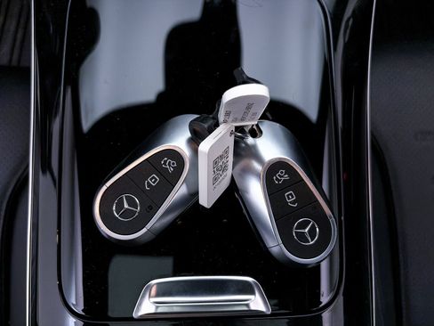 Used 2024 Mercedes-Benz GLC 300 w/ AMG Line image 27