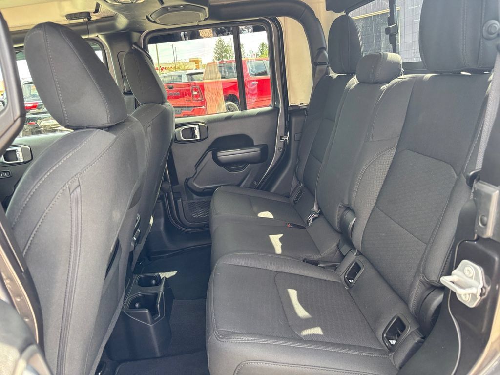 Used 2021 Jeep Gladiator Sport AWD/4WD image 21