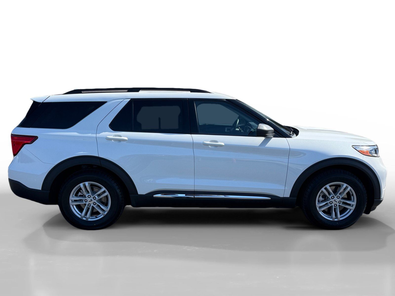 Certified 2023 Ford Explorer XLT w/ Equipment Group 202A RWD image 6